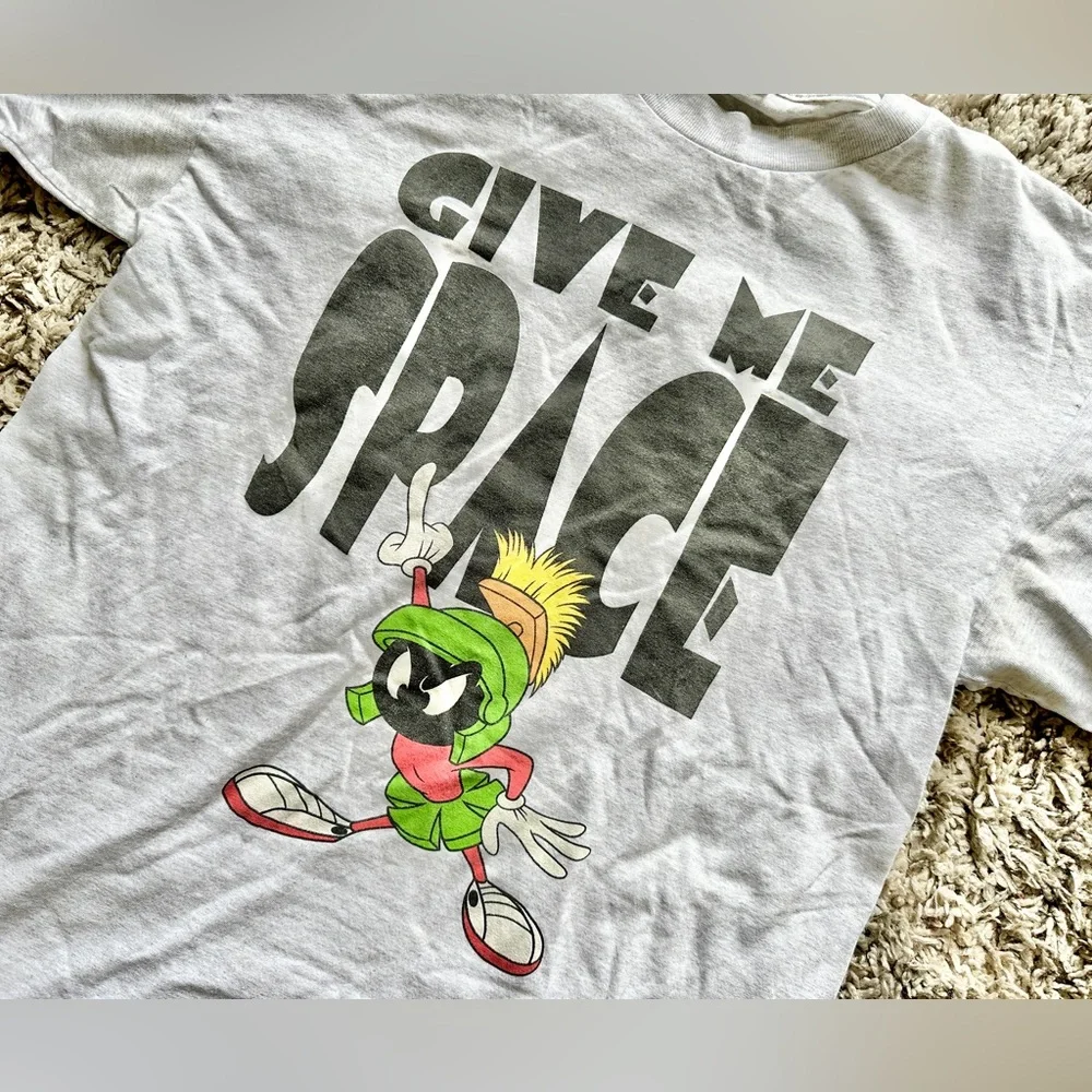 Warner Bros Looney Tunes Marvin the Martian t-shirt Give Me Space - Picture 2 of 8